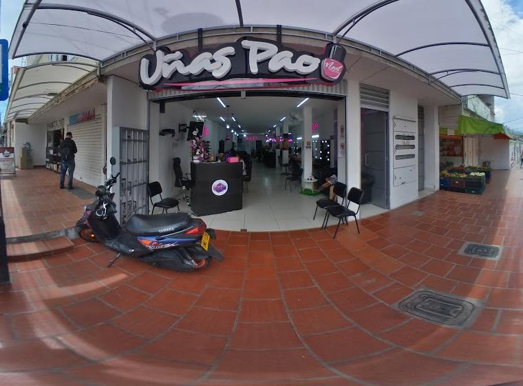 Fachada de Uñas Pao con su letrero, en la Cra 9E de Floridablanca